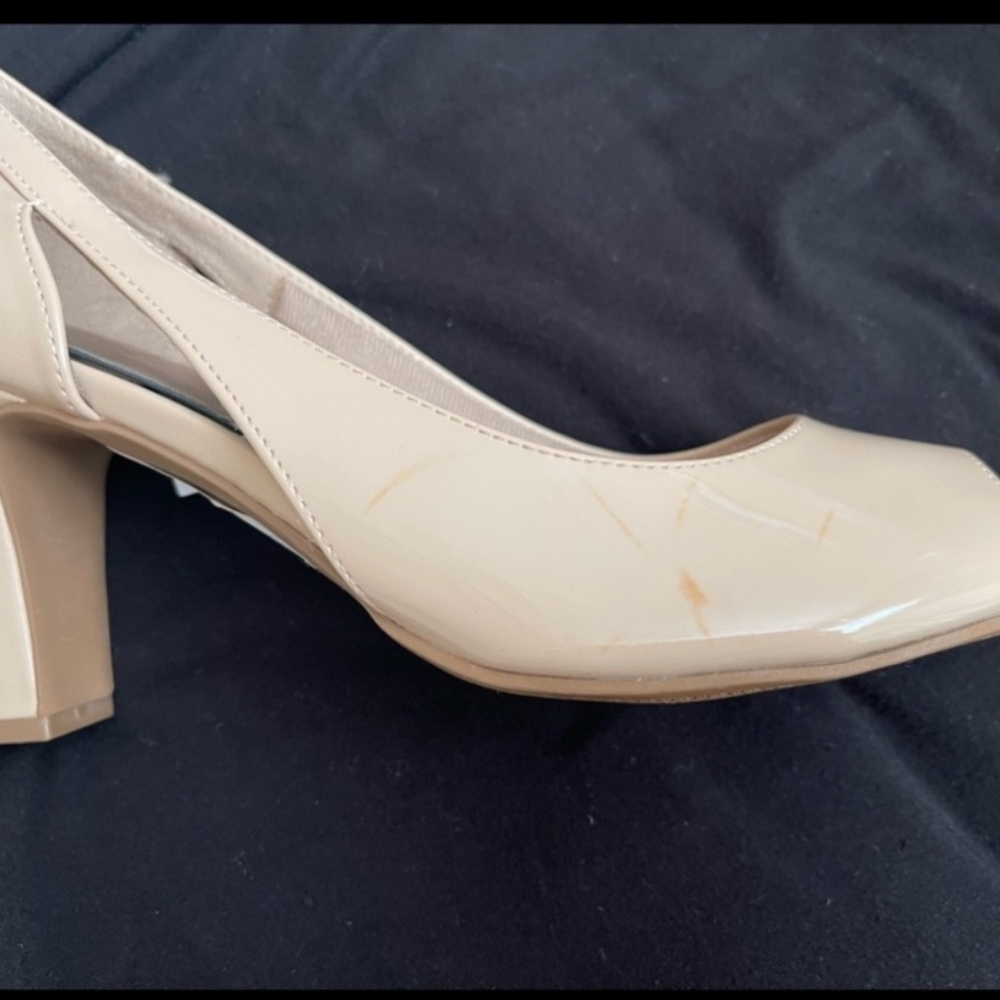 Life Stride NWOT Peep Toe Pattent Leather shoes Size 10 - Picture 2 of 2